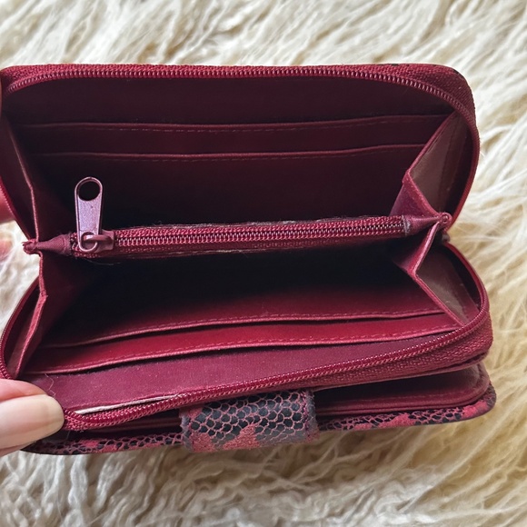 Women's Bifold Wallet in genuine pink and black Snakeskin - Picture 13 of 15